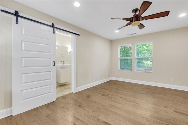 Building Photo - 998 Mayson Turner Rd NW