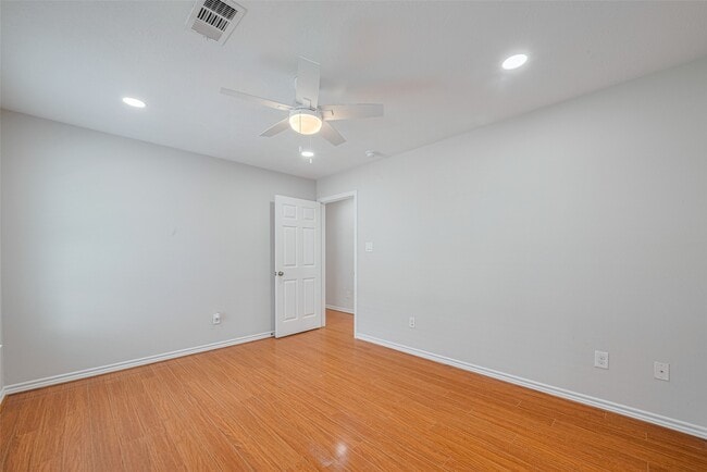 Building Photo - 1105 Panama St