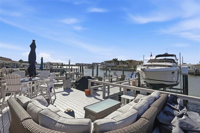 Building Photo - 573 Boca Ciega Point Blvd N