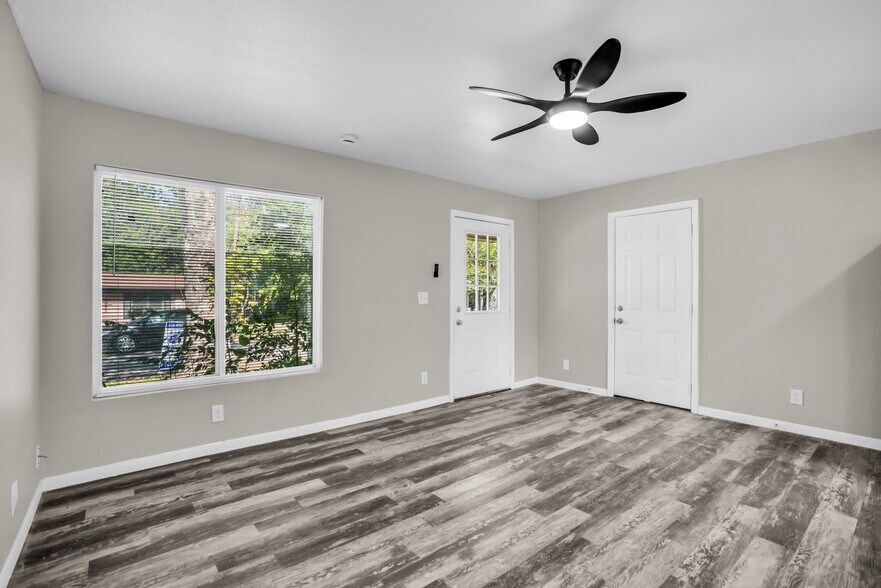 Building Photo - 125 Vandenburg Dr