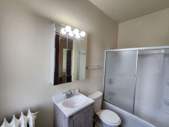 Building Photo - 1 Bedroom Apt Close to Campus - Cats Welcome!!