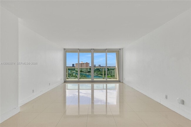 Building Photo - 100 Bayview Dr