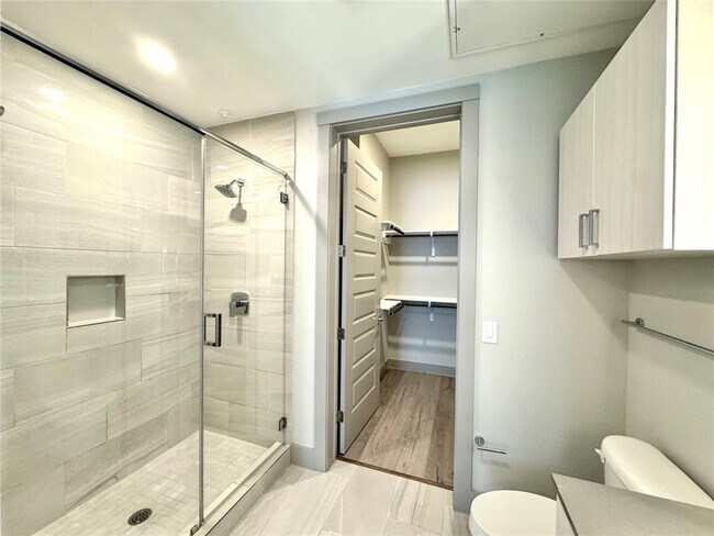 Building Photo - 401 W 25th St