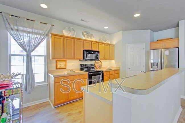 Building Photo - 8963 N Red Maple Cir