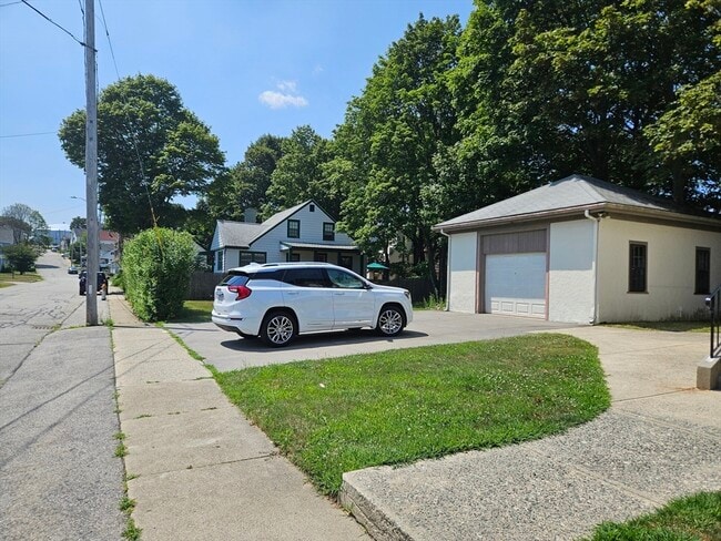 Building Photo - 42 Sumner St