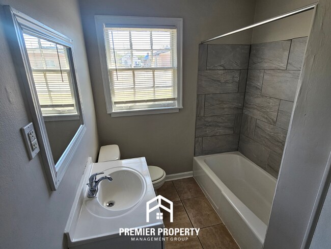 Building Photo - Classic 3BR/2BA Home in 38119 | Hardwood Floors, Fireplace & Formal Dining