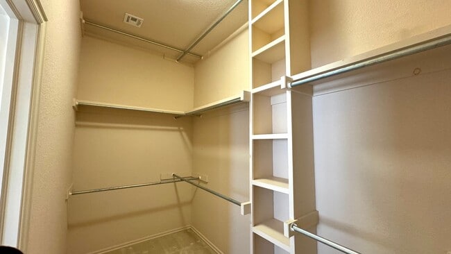 Building Photo - Spacious Stonegate Retreat with Home Office & Outdoor Living