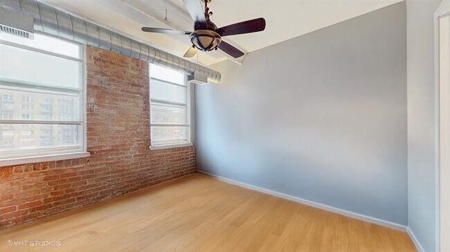 Building Photo - 420 S Clinton St