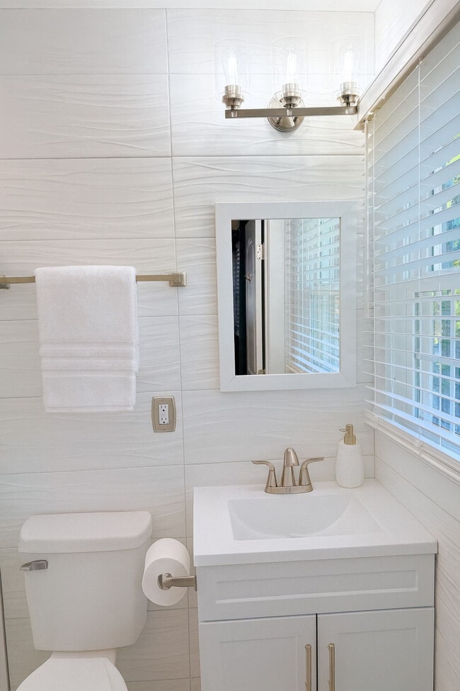 Building Photo - 445 Short Hills Dr