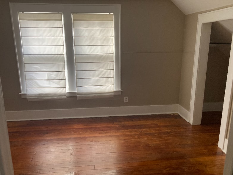 Building Photo - 305 Stafford Ave