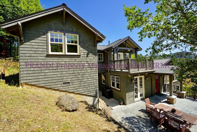 Building Photo - 422 Live Oak Dr