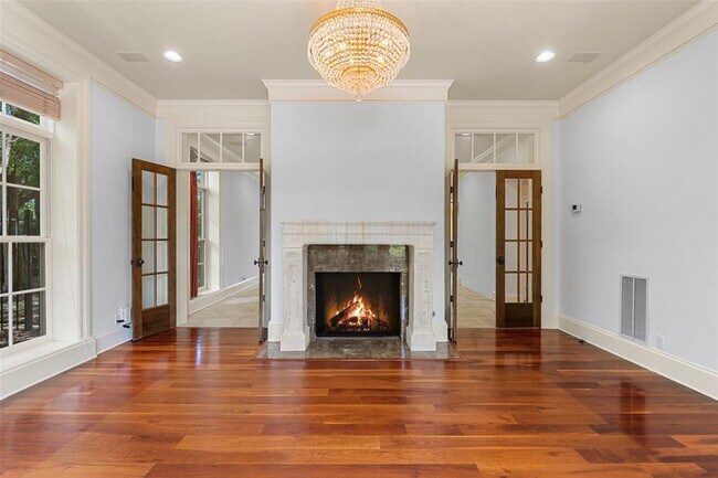 Building Photo - 602 Las Lomas Dr