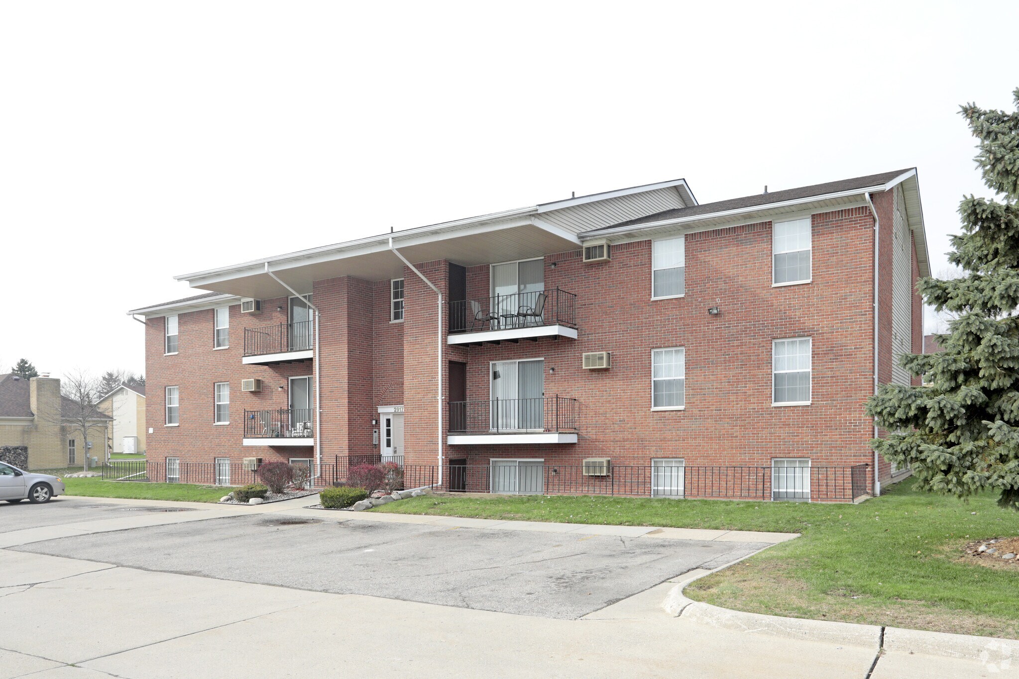 Chesterfield Manor 29179 Cotton Rd Chesterfield MI 48047 Apartment