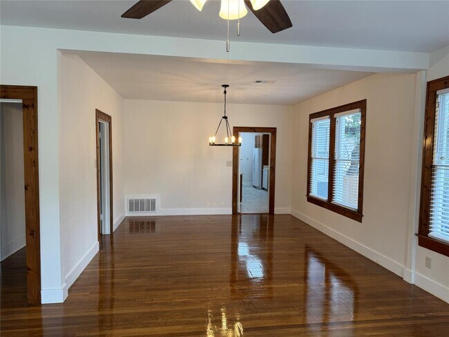 Building Photo - 2842 Shoal Crest Ave