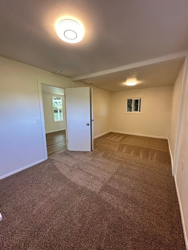 Building Photo - Charming One Bedroom in the Heart of Red Bluff! Pet Friendly!