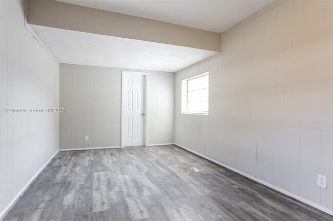 Building Photo - 1078 NE 157th St