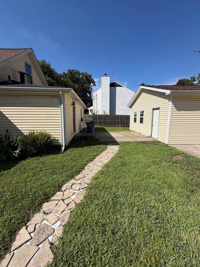 Building Photo - 250 Amelia-Olive Branch Rd