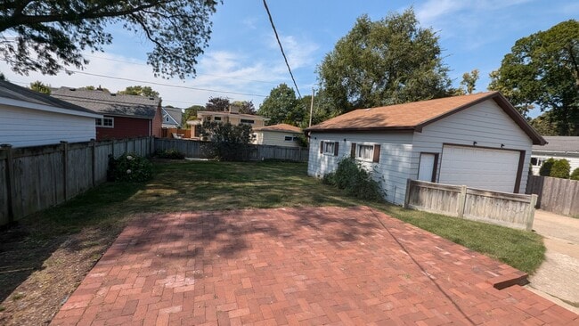 Building Photo - ?? Spacious 3BR Ranch | District 57 & Pros...