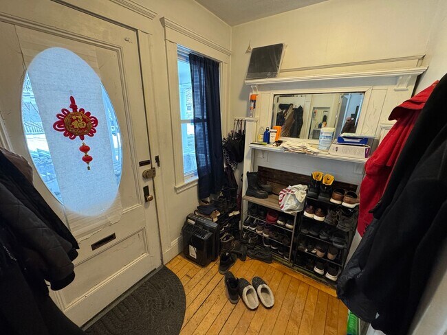 Building Photo - 9-11 Burnham St