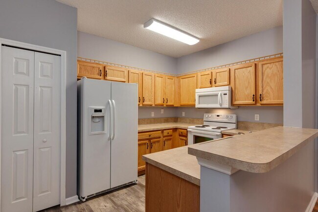 Building Photo - FOR RENT AND READY FOR IMMEDIATE OCCUPANCY! STUNNING LAKE VIEWS • 3 BEDROOMS • 2.5 BATHROOMS • AT...