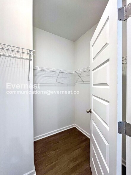 Building Photo - 1112 Prospect Ct