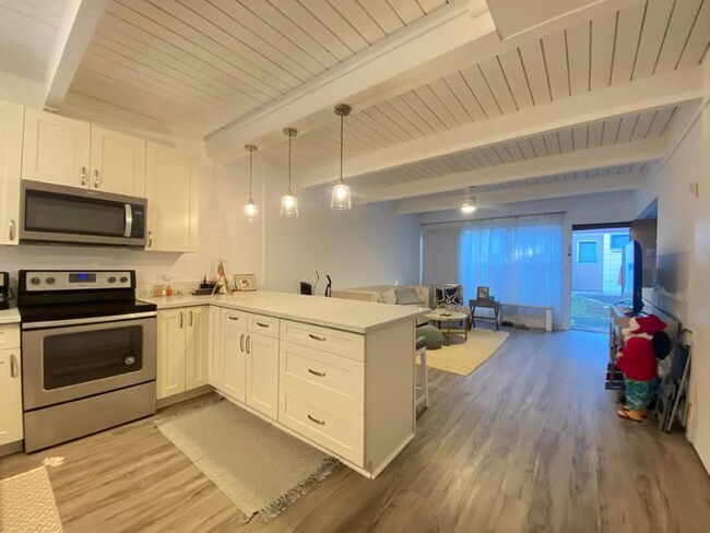 Building Photo - 1449 Hunakai St