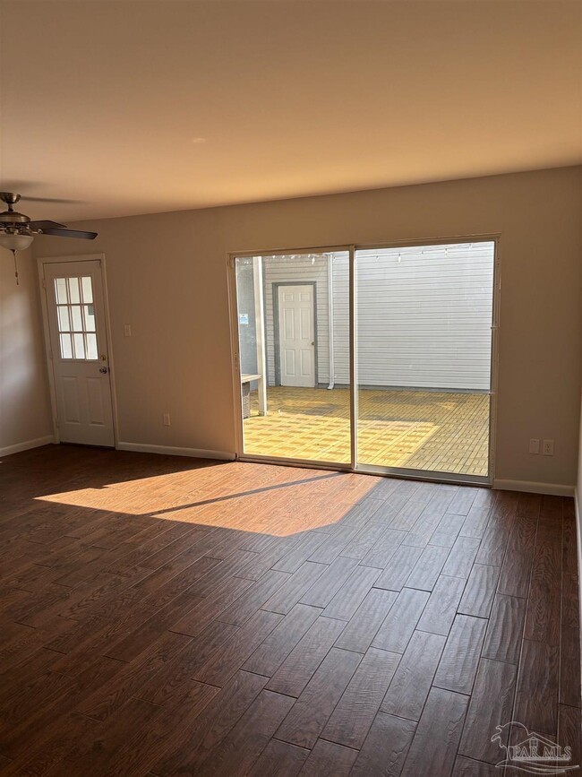 Building Photo - 8410 Williamsburg Cir