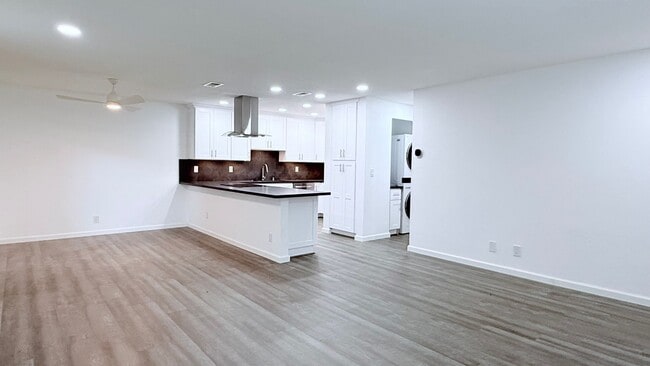 Building Photo - NEWLY RENOVATED---- 2BD/1BA, End Unit TH in Twin Creeks Garden, San Ramon- Available Now!
