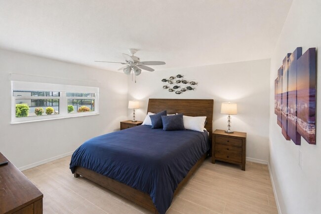 Building Photo - 2066 5th Ct SE