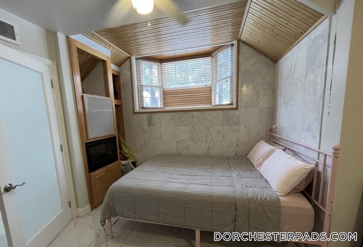 Building Photo - 235 Savin Hill Ave