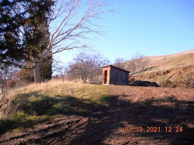 Building Photo - Remodeled Country Home