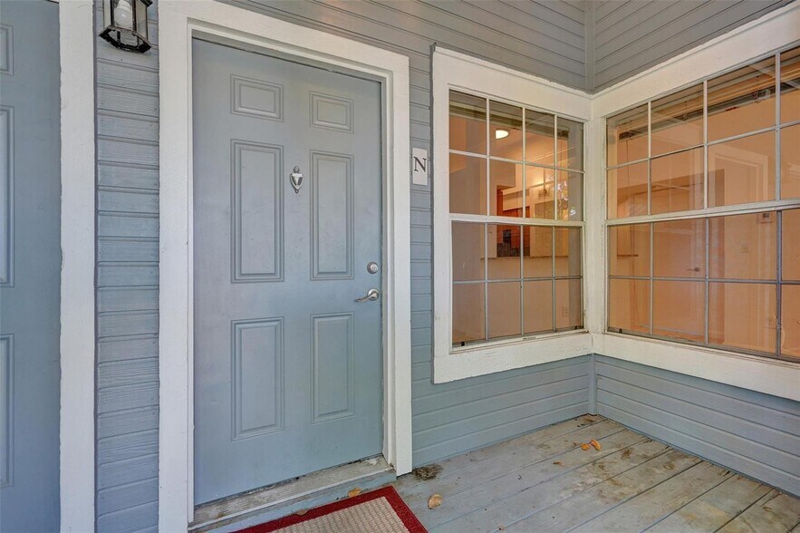 Building Photo - 1030 Crystal Way