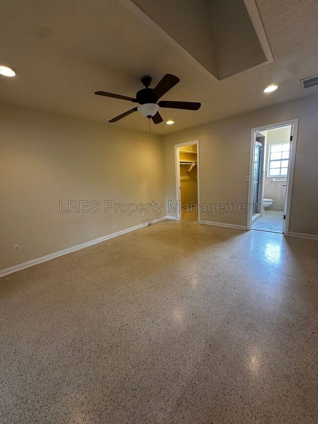 Building Photo - 2719 Merrie Oaks Rd