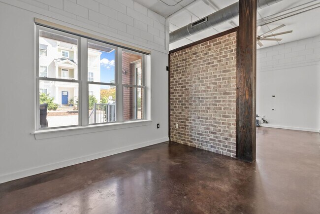 Building Photo - 2951 Baltic Ave