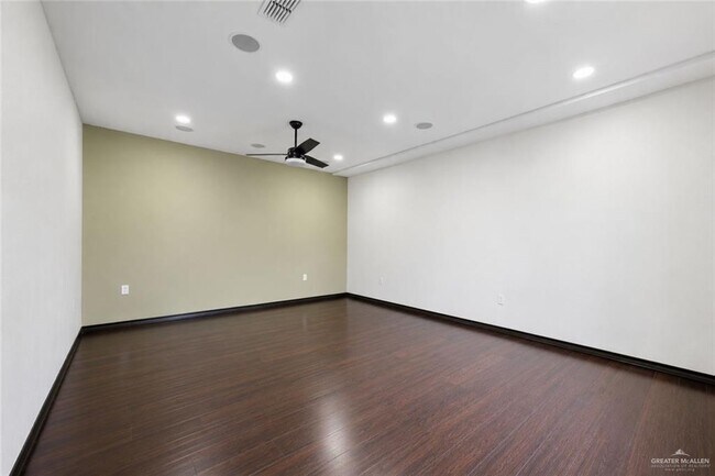 Building Photo - 1807 S Villa Real Dr