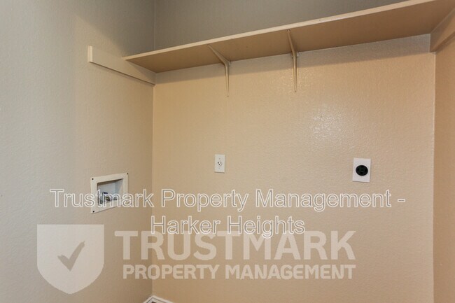 Building Photo - 4005 Madison Dr