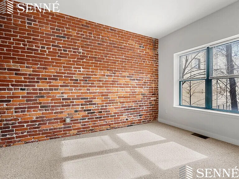 Building Photo - 71 Fulkerson St