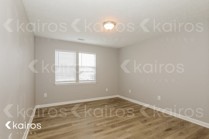 Building Photo - 415 Deer Park Dr