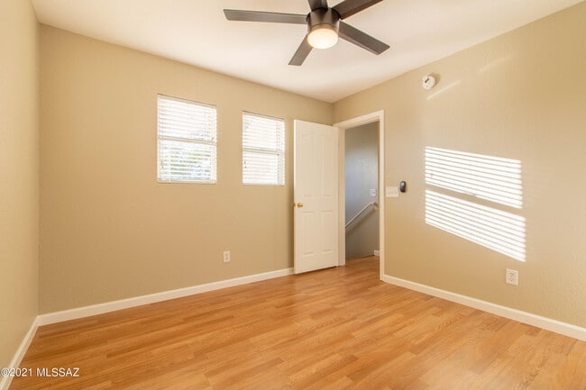 Building Photo - 7043 S Gull Ln
