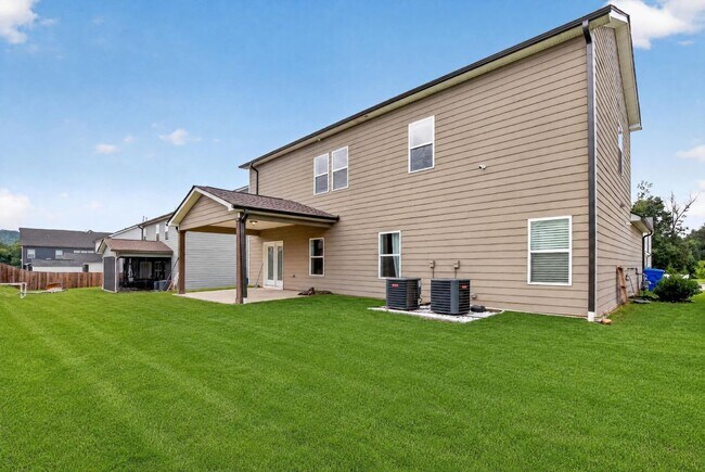 Building Photo - 4787 Wellesley Dr