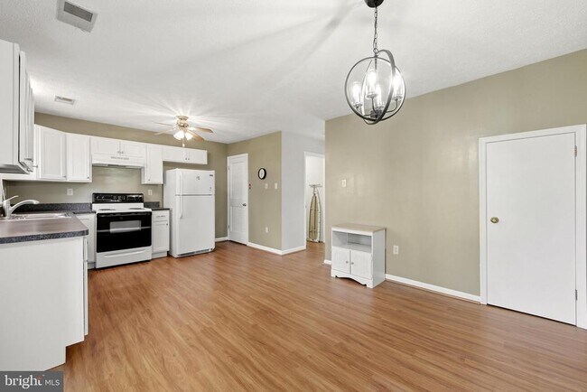 Building Photo - 504 Tudor Dr