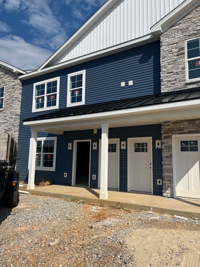 Building Photo - Salem Run Apartments Phase 2