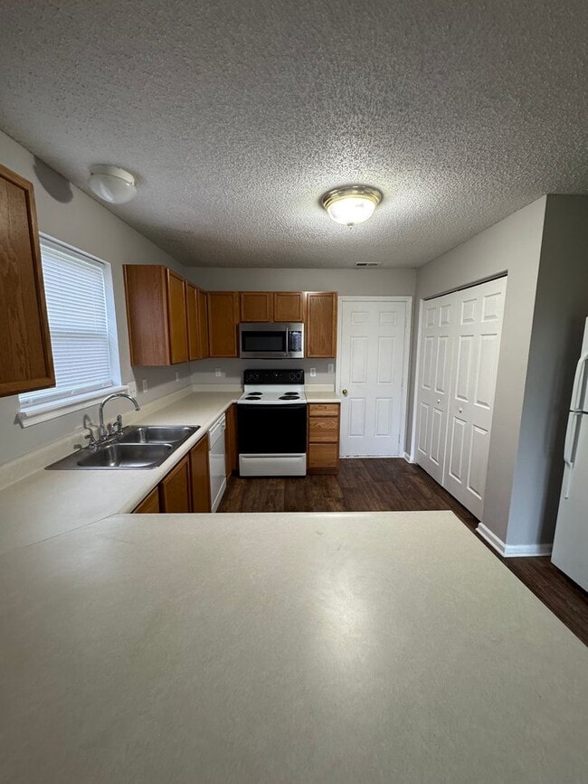Building Photo - 644 Springtree Lane