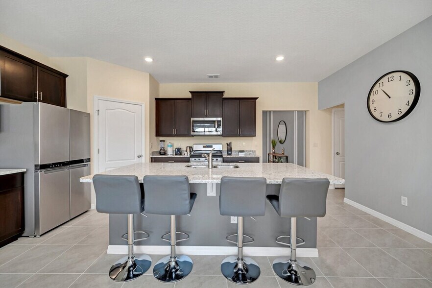 Building Photo - 7551 Oakmoss Loop