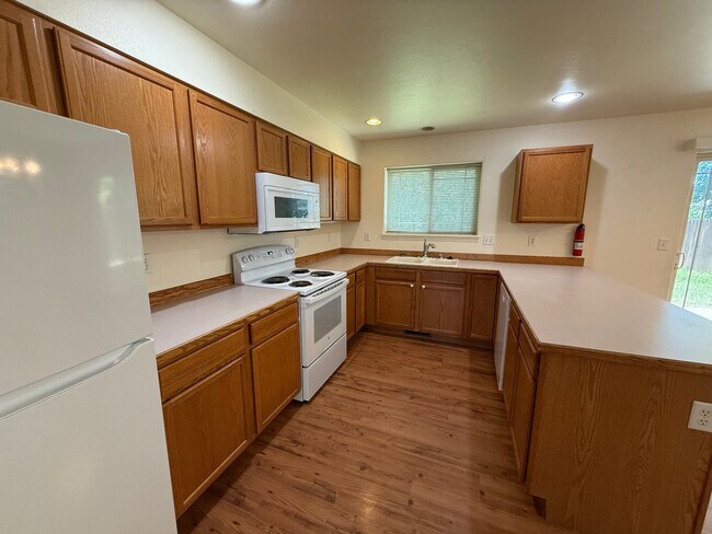 Building Photo - 3207 John Deere St