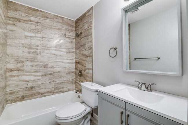 Building Photo - Introducing a beautiful 3 bedroom, 1 bathr...