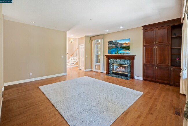 Building Photo - 20 Oak Crest Ln