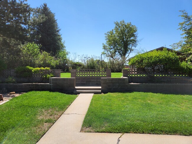 Building Photo - 2410 W 20th Street Rd