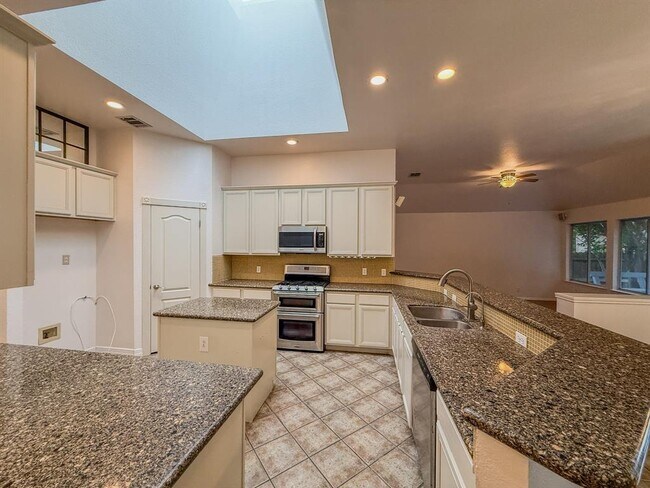 Building Photo - 16908 Cactus Blossom Dr