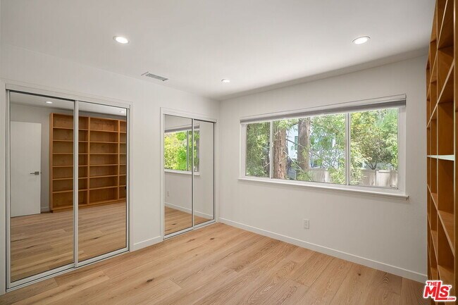 Building Photo - 10311 Clusterberry Ct